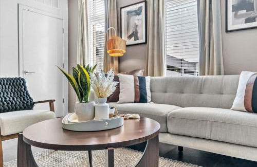 Rogers Apartment | Pinnacle Heights 1Bdrm 2nd flr Pool Fitness Center Yoga Studio Dog Spa