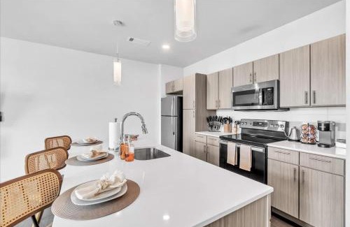 Rogers Apartment | Pinnacle Heights 1Bdrm 2nd flr Pool Fitness Center Yoga Studio Dog Spa