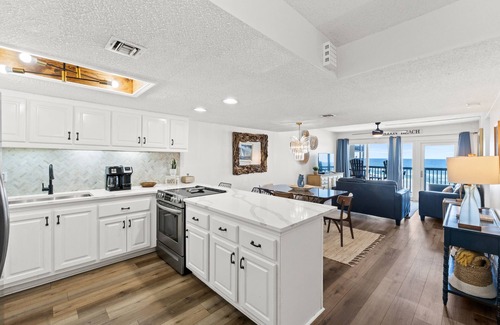 Sunnyside Condo | Pinnacle Port by Panhandle Getaways