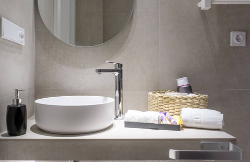 Camins al Grau Apartment | Pintor Nicolau C - Estudio Chic por 4 PAX