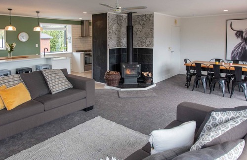 Wanaka House | Pip's Lakeview Retreat