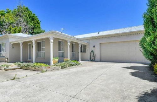 Bathurst Apartment | Piper St - CBD, Cosy Escape