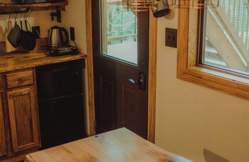 Rogers Hotel | Pirate Ship Cliff House | 4 Bed, 2 Bath