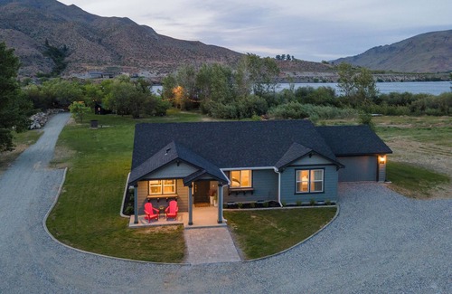 Orondo House | Pirates Cove | Glamping-Style Escape with Dock, Cabins & River Access