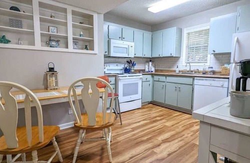 Saint Simons Heights Apartment | Pirates Paradise Summ