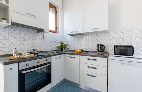 Pisa Apartment | Pisa Quiet and Bright Apartment with Balcony