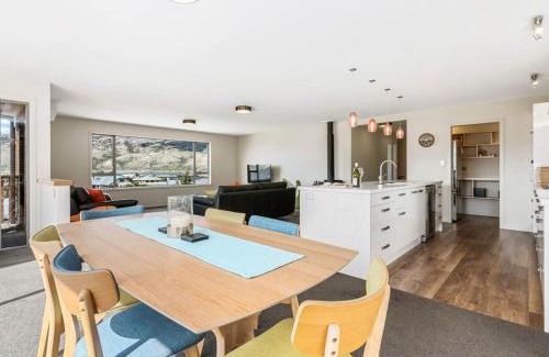 Cromwell House | Pisa View Paradise - Cromwell Holiday Home
