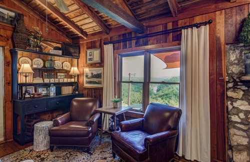 West Jefferson House | Pisgah Heights - Stunning high elevation views of the New River!