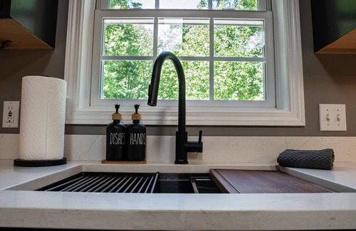 Candler Cabin | Pisgah Peaks, our mountain top oasis! Renovated Asheville area modern cabin!