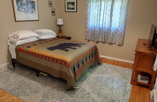 Penrose Other | Pisgah Shadows Cottage - Hot Tub - Grill - Fireplace - WiFi - Pets OK
