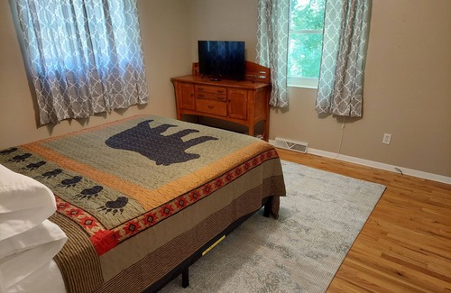 Penrose Other | Pisgah Shadows Cottage - Hot Tub - Grill - Fireplace - WiFi - Pets OK