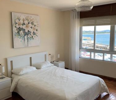 Dean Pequeno Apartment | Piso en el malecón de Riveira con vistas a las Rias Baixas. Ideal para familias. 140m