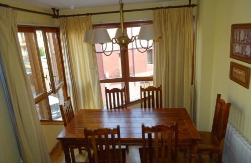 Jaca Apartment | Piso grande en el centro de Jaca con WIFI y garaje