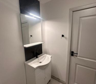 Ploiesti Apartment | Pit Stop Industry