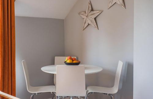 Canterbury House | Pitch Perfect by Bloom Stays