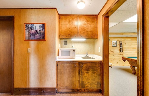 Pittsburg Apartment | Pittsburg Vacation Rental w/ Pool Table & Views!