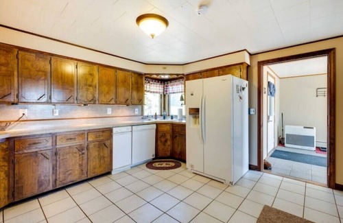 Pittsburg House | Pittsburg Vacation Rental w/Lake & Mountain Viewsn