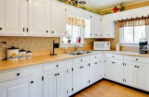 Pittsburg House | Pittsburg Vacation Rental ~ 1 Mi to Lake Francis!n