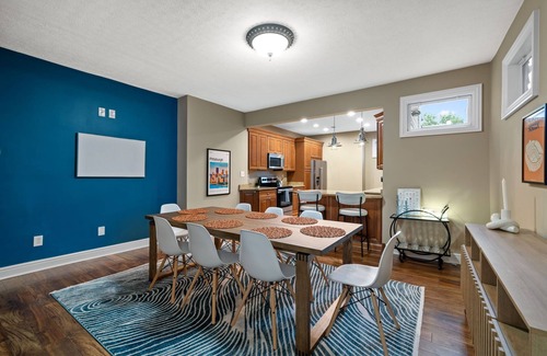 South Side Flats House | Pittsburgh Gem - 5BR - Downtown Deck View