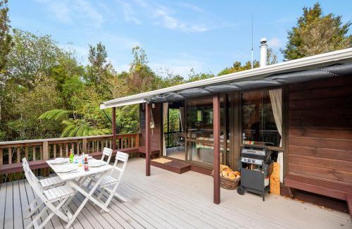 Pukawa House | Piwakawaka ā Pukawa - Pukawa Bay Holiday Home
