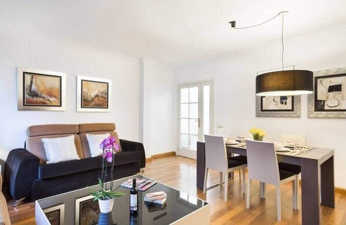 La Ribera Apartment | Placa Urquinaona|Central and comfortable 4BD 3BTH