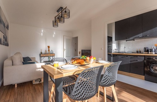 Courcouronnes Apartment | Place Cosy - Charmant appt pour 4