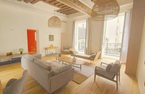 Quartier de la Roquette Apartment | Place des Vosges 2 bedroom apartment