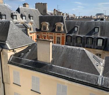 Marais Apartment | Place des Vosges