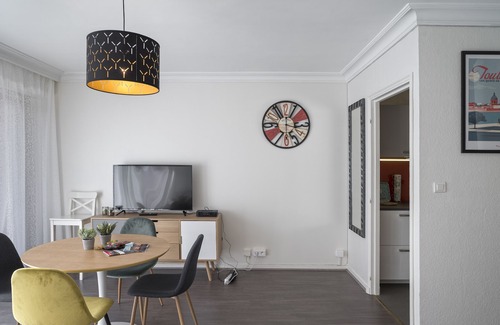 Saint-Georges Apartment | Place Occitane-Apartment-Modern-Terrace-Ensuite with Bath