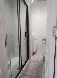 Thames Ditton Apartment | Place to Stay in Thames Ditton