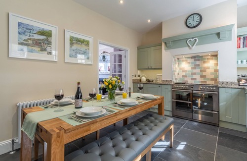 Fowey House | Place View is a delightful and traditional Cornish terraced cottage.
