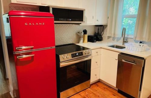 Enderly Park Apartment | Plaid Pad - Stylish Retreat 12 min to Airport & Downtown