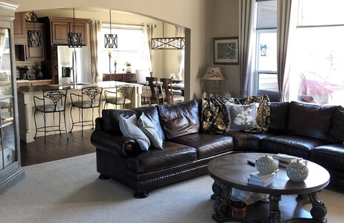 Neenah House | Plan for EAA ! Executive ranch, only 13 miles away