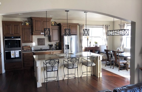 Neenah House | Plan for EAA ! Executive ranch, only 13 miles away