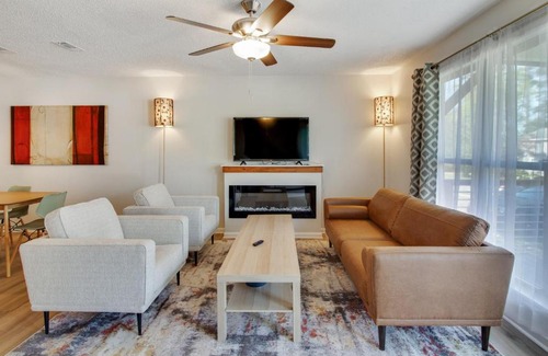 Macon House | Plan Your Vacay in this Modern Two Bedroom Townhouse in the Biggest Little City in GA townhouse