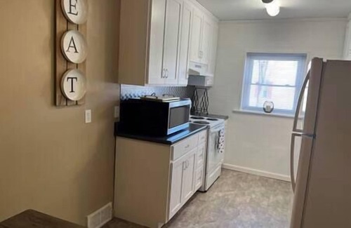 Hermann Apartment | Plane Suite at Brickhouse Inn