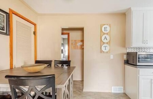 Hermann Apartment | Plane Suite at Brickhouse Inn