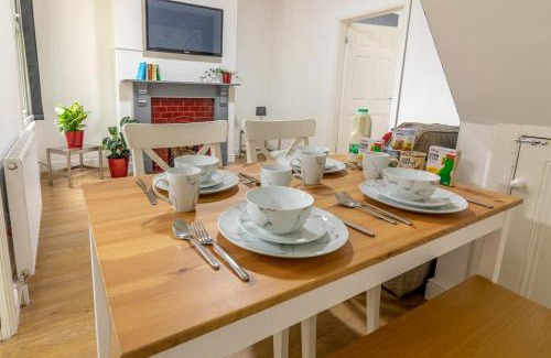 Hull Apartment | PLATFORM Fishing Quarter Apartment 1 with Free Street Parking