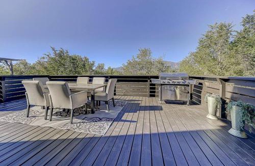 Southeast Colorado Springs House | Play & Connect Summit Bliss Pool Table WiFi