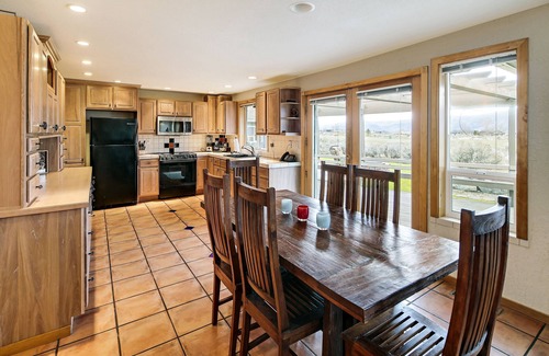 Desert Aire House | Play golf, watch a concert, or just relax by the river