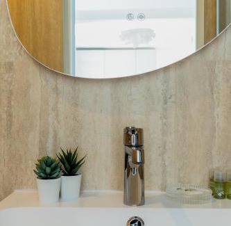 Pere Lachaise Apartment | Play ping pong in your magical garden in Paris