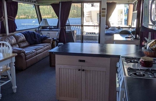 Worley Boat Rental | Play, Stay and Hideaway on Lake CDA!