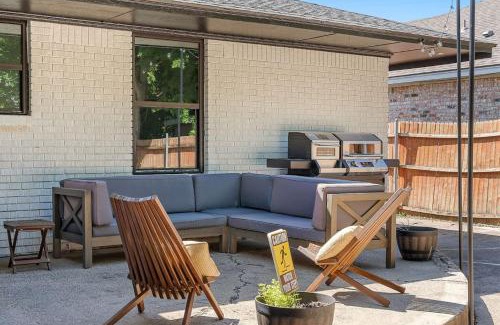 Oak Cliff House | Play & Stay Dallas Home w Gym Gameroom WiFi