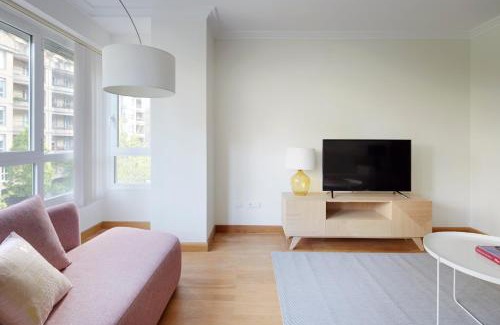 Antiguo Apartment | Playa de Ondarreta 2 by FeelFree Rentals