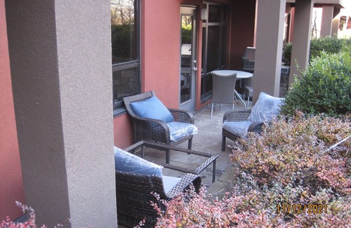 South Pandosy Condo | PLAYA DEL SOL. MORNING-COFFEE IN THE SUN, AFTERNOON-COCKTAILS IN THE SHADE.