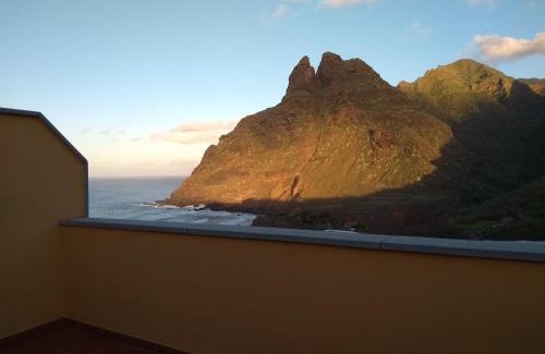 Punta del Hidalgo House | PLAYA Y MONTAÑA: NATURALEZA Y ARMONÍA