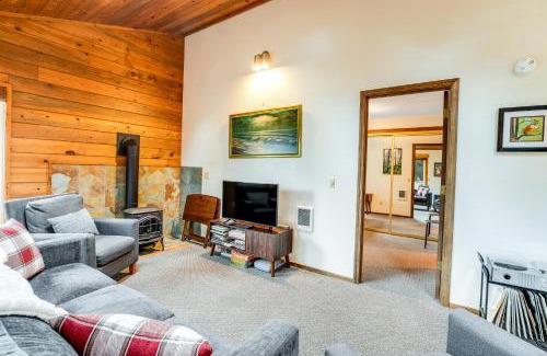 Oceanside Apartment | Playing Coast