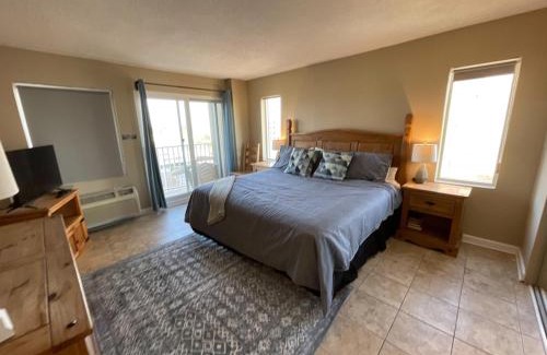 Northeast Virginia Beach House | Playing Hooky at Dolphin Run-Oceanfront Condo-Pool