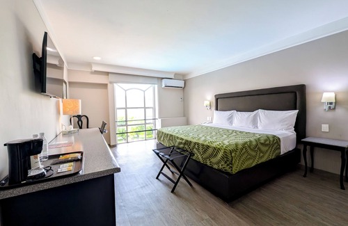Downtown Queretaro Hotel | Plaza Camelinas Hotel