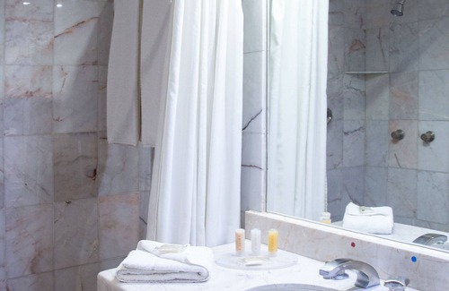 Downtown Queretaro Hotel | Plaza Camelinas Hotel